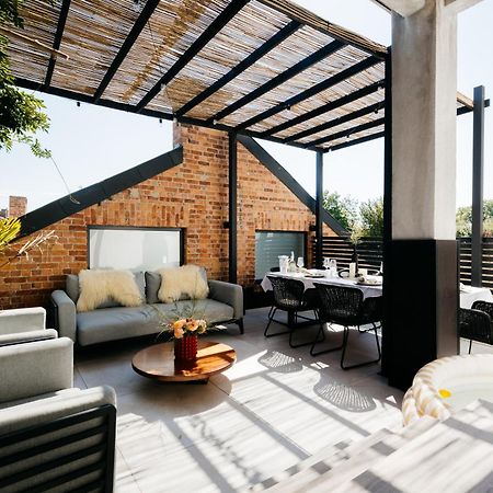 The Edgewater Suites - Park View Namur Esterno foto