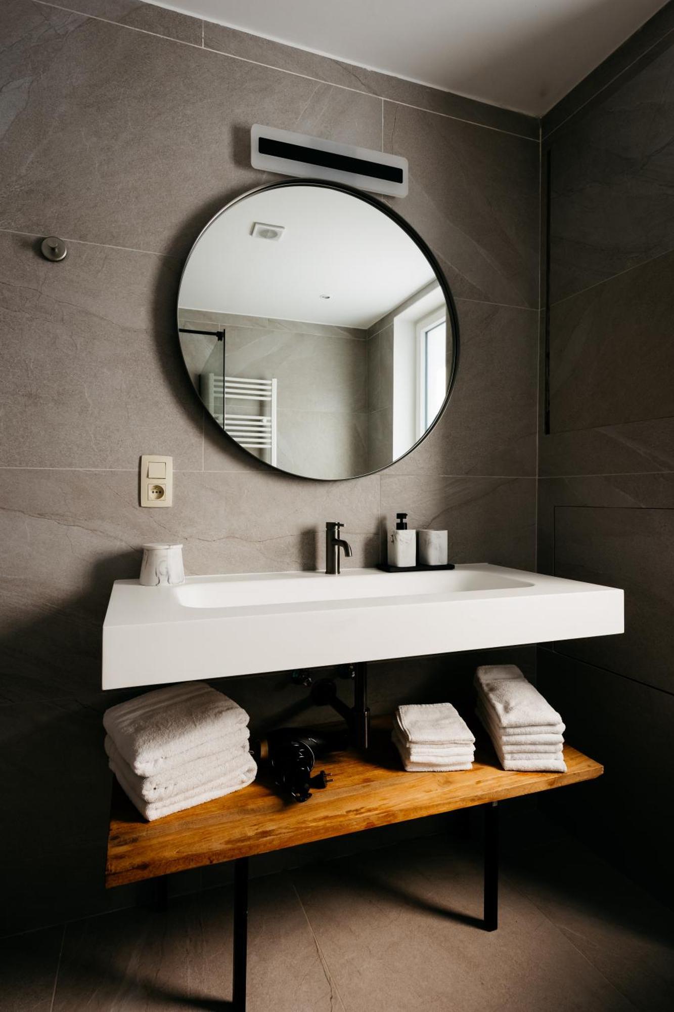 The Edgewater Suites - Park View Namur Esterno foto