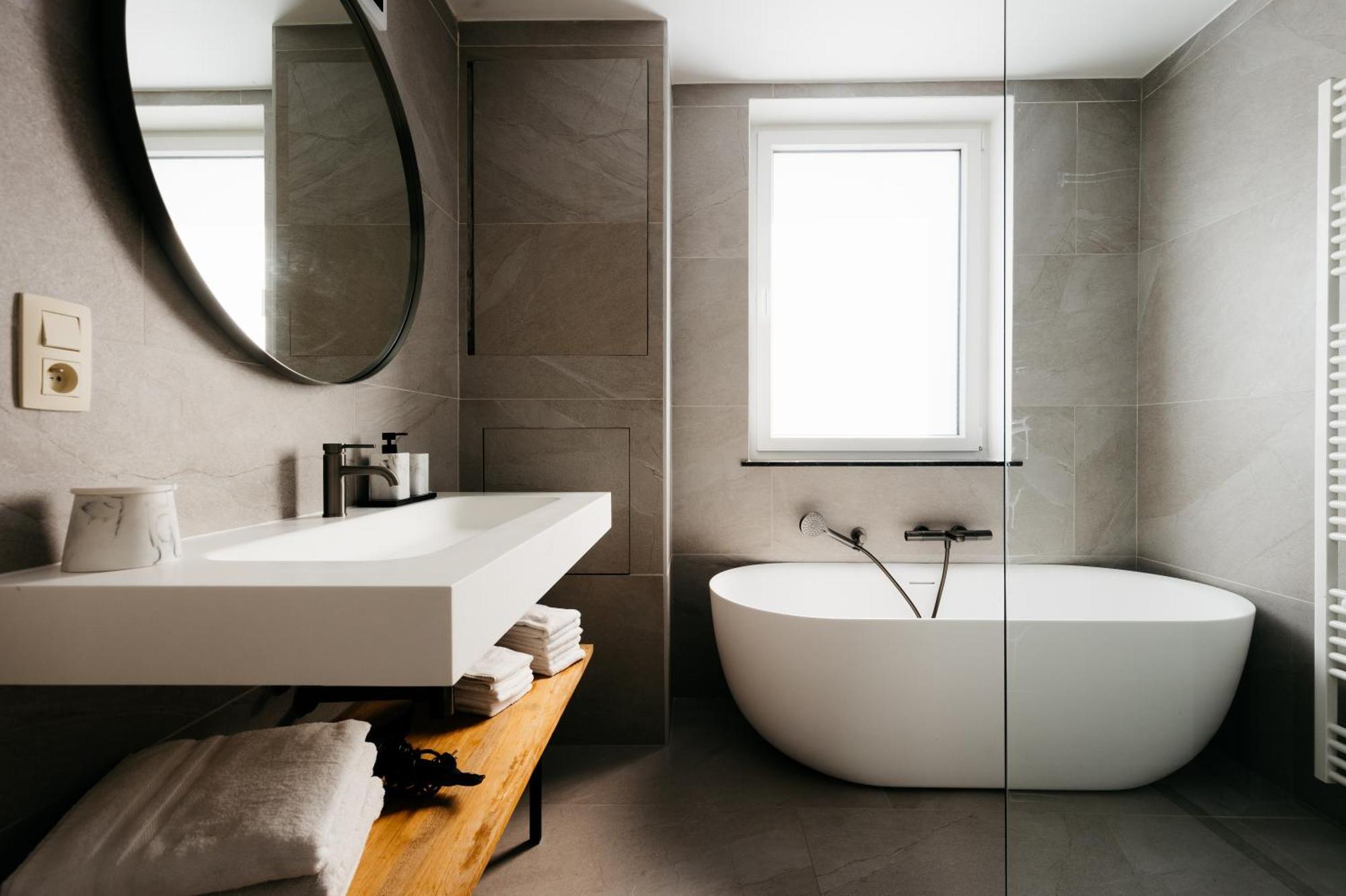 The Edgewater Suites - Park View Namur Esterno foto
