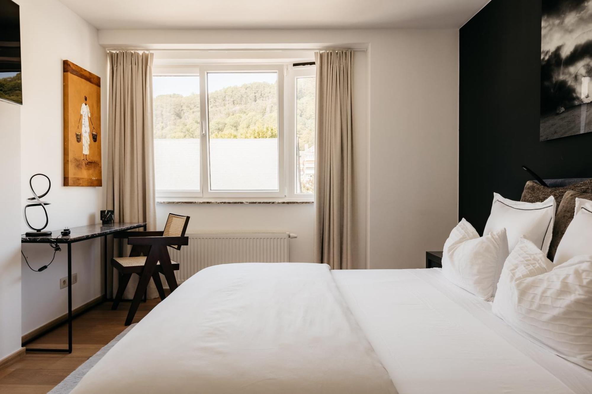 The Edgewater Suites - Park View Namur Esterno foto