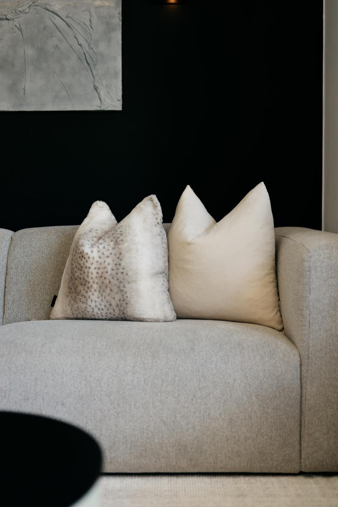 The Edgewater Suites - Park View Namur Esterno foto